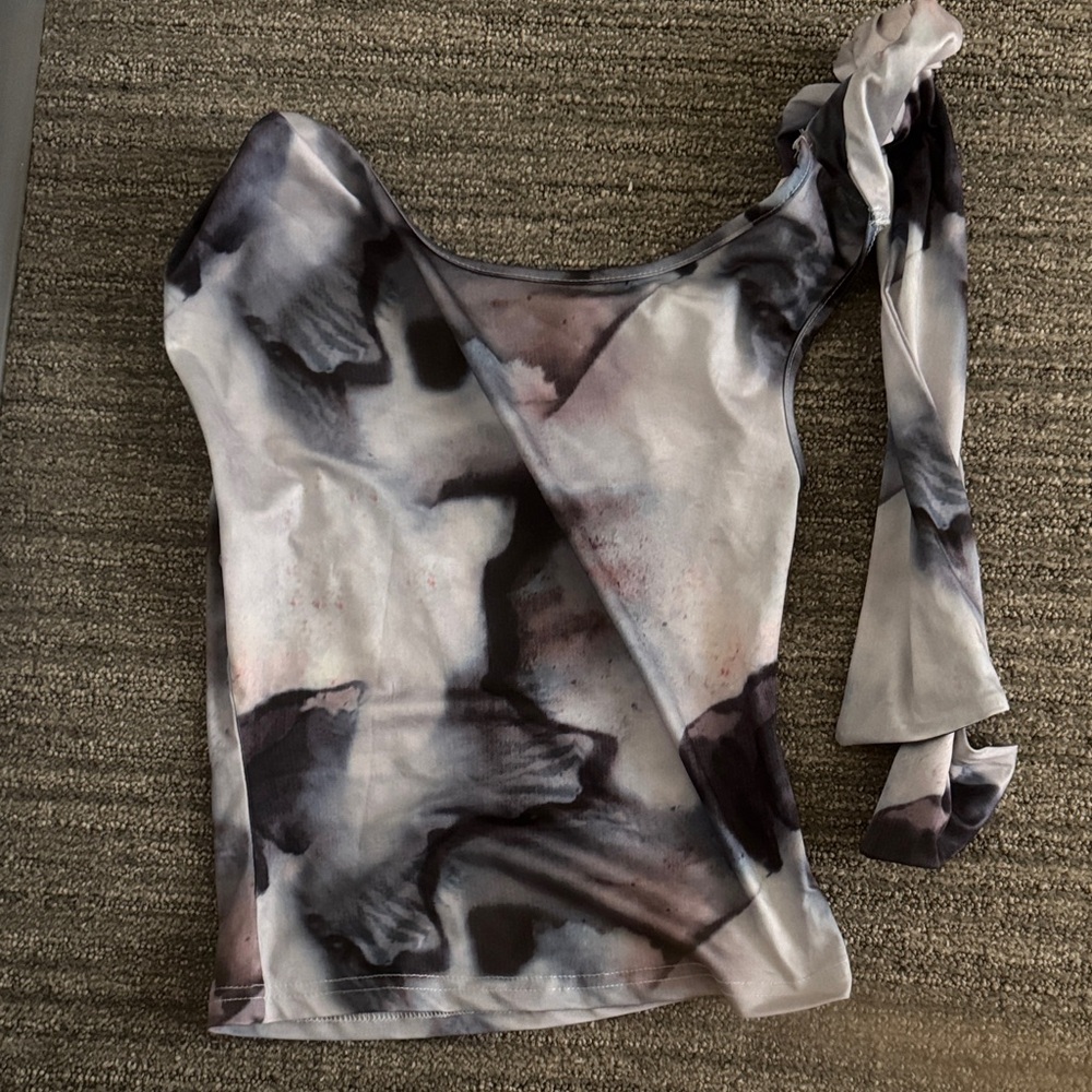Artistic One-Shoulder Blouse in Black and Gray
